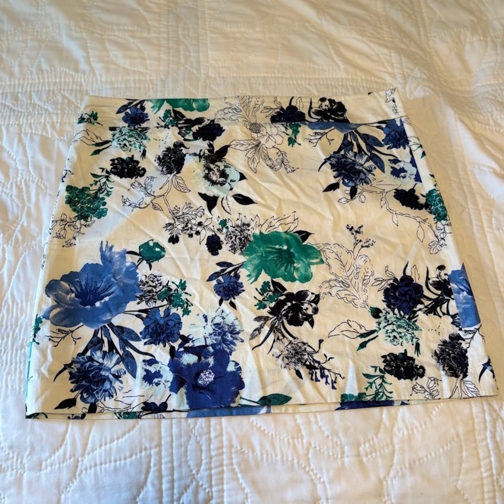 Ann Taylor Loft Mini Skirt Womens 16 White Blue Floral Cotton Classic Chic NWT